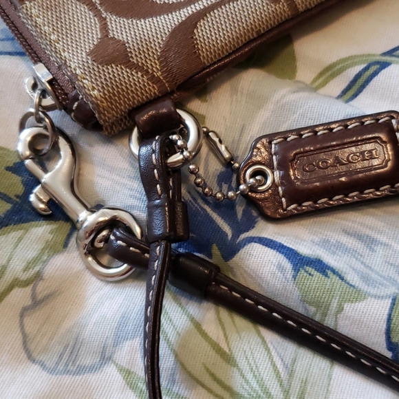 Coach wristlet - Picture 4 of 5